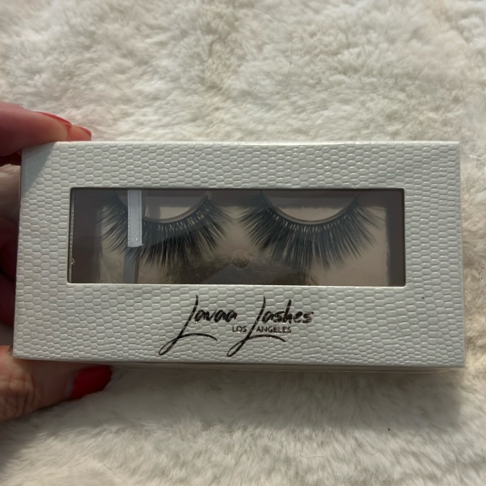 Lavaa Lashes Los Angeles - NIB/sealed